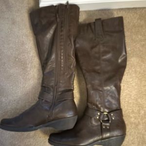 Chocolate boots with double zippers